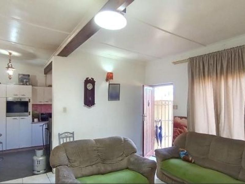 Townhouse For Sale In Durban - Photo 3