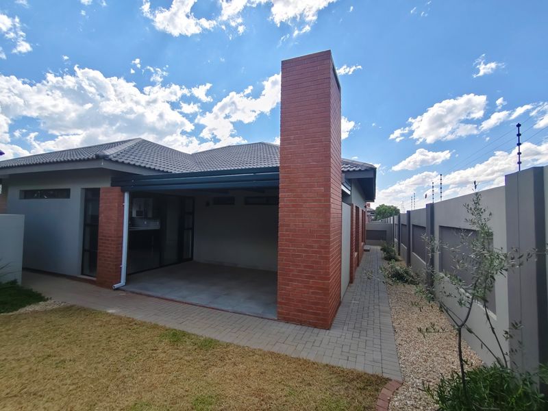 Townhouse For Sale In Bloemfontein - Photo 9