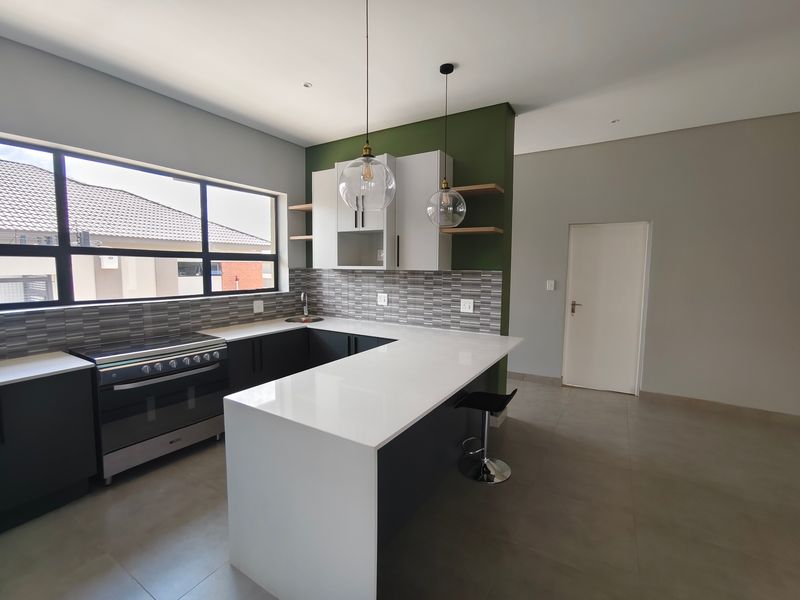 Townhouse For Sale In Bloemfontein - Photo 4