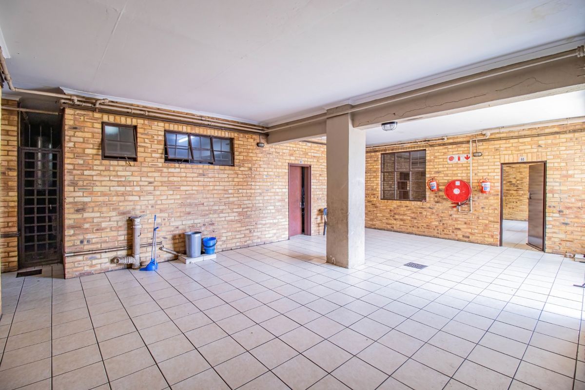 Apartment For Sale In Johannesburg - Photo 4