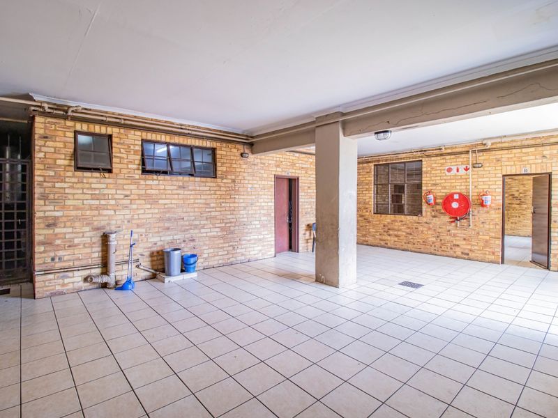 Apartment For Sale In Johannesburg - Photo 4