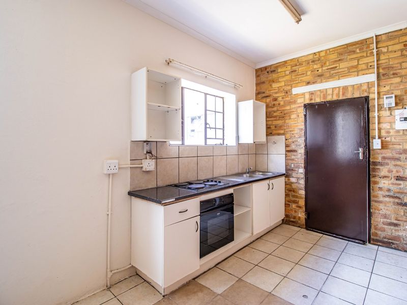 Apartment For Sale In Johannesburg - Photo 5