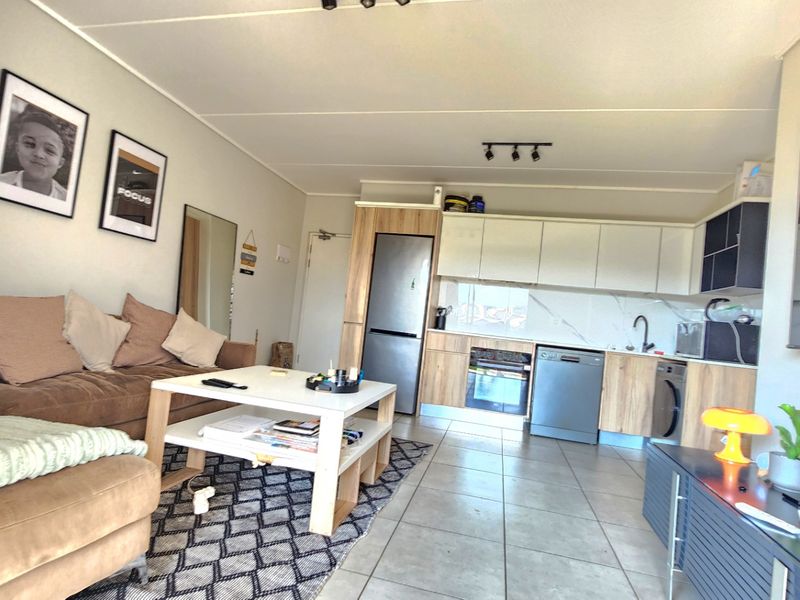 Apartment Rental Monthly In Midrand - Photo 2