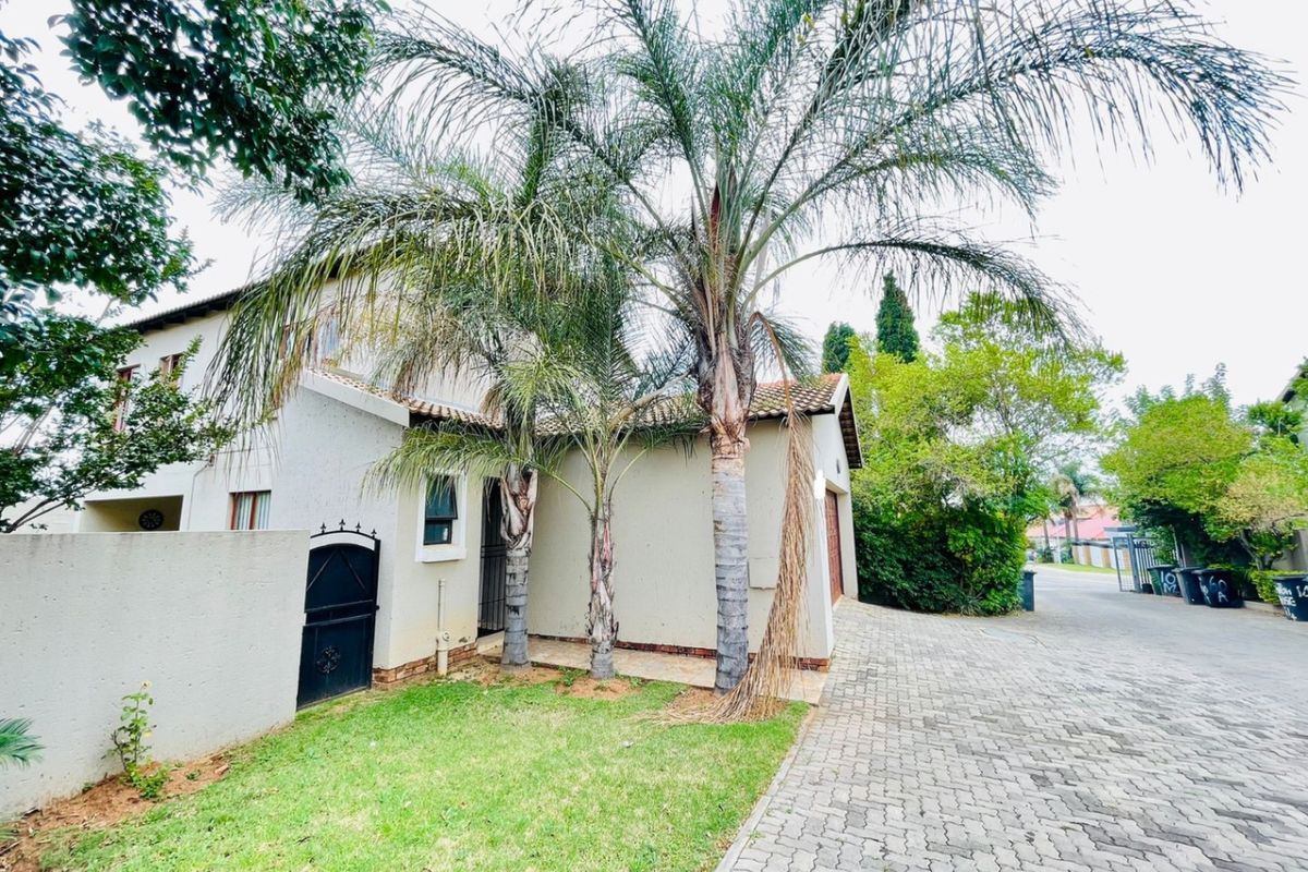 Townhouse For Sale In Midrand - Photo 2