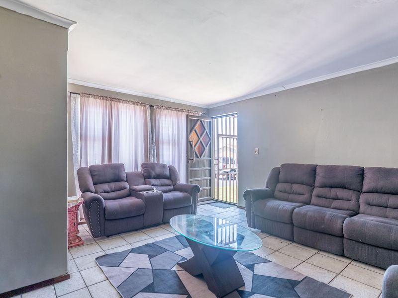 House For Sale In Blue Downs - Photo 2