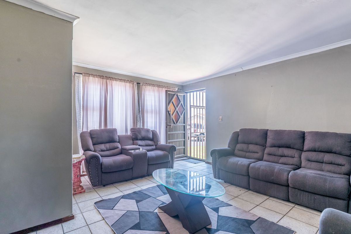 House For Sale In Blue Downs - Photo 2