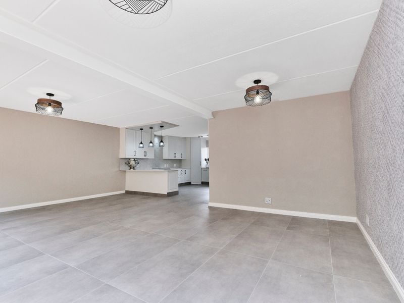 Townhouse For Sale In Randburg - Photo 8