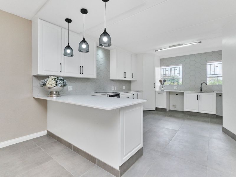 Townhouse For Sale In Randburg - Photo 6