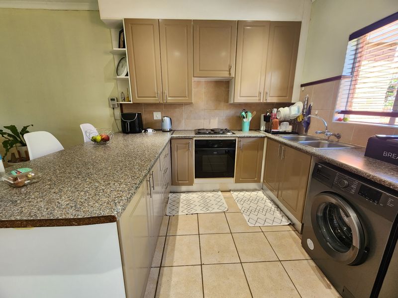 Townhouse Rental Monthly In Pretoria - Photo 3