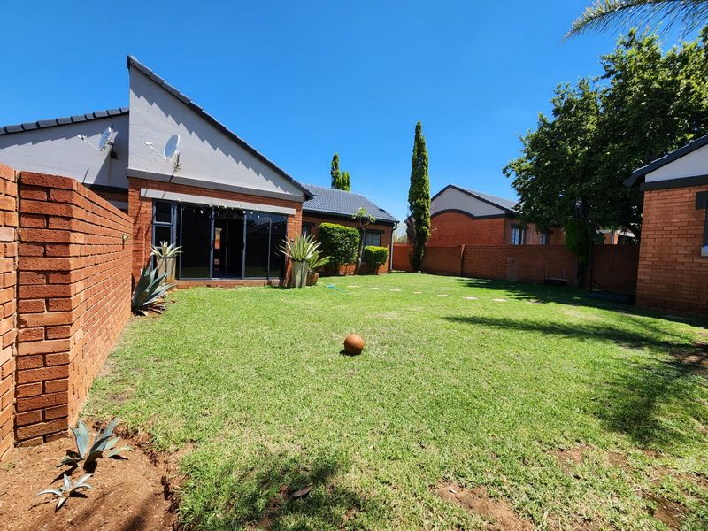 Townhouse Rental Monthly In Pretoria - Photo 2