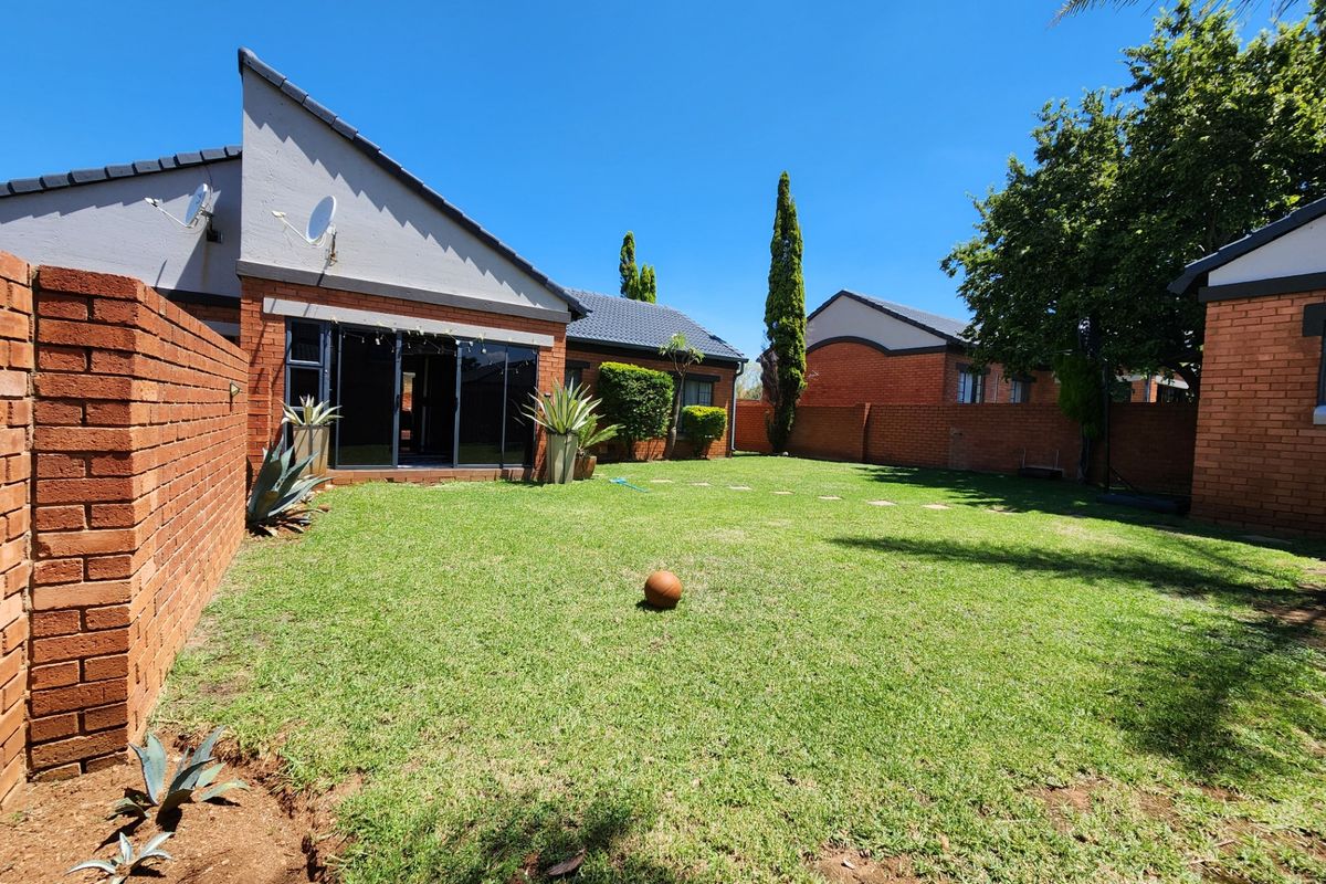 Townhouse Rental Monthly In Pretoria - Photo 2