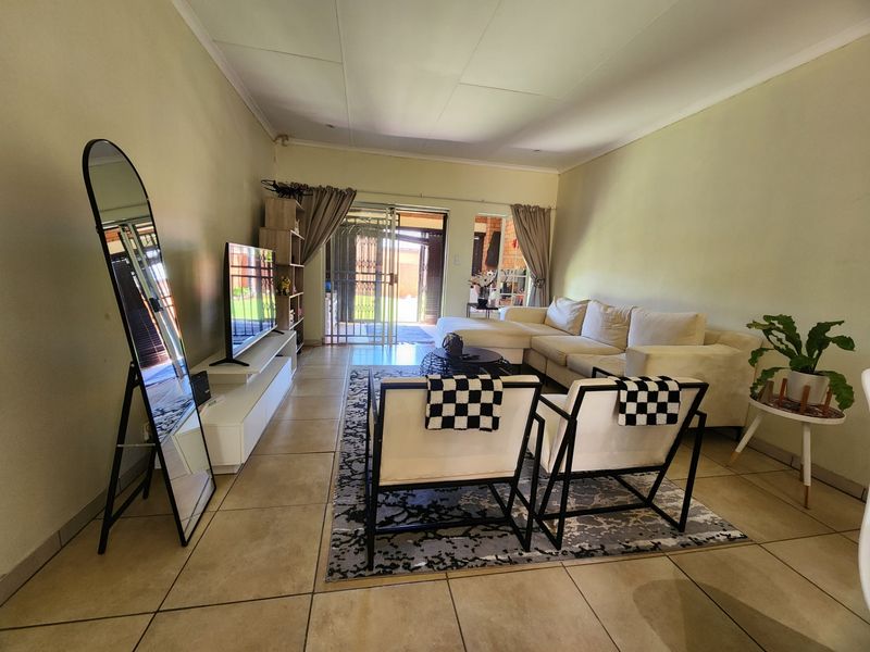 Townhouse Rental Monthly In Pretoria - Photo 7