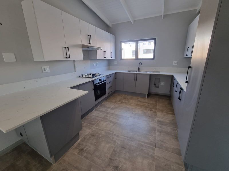 Apartment For Sale In Pretoria - Photo 4