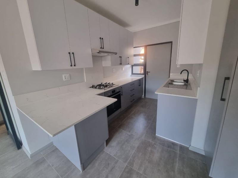Apartment For Sale In Pretoria - Photo 4