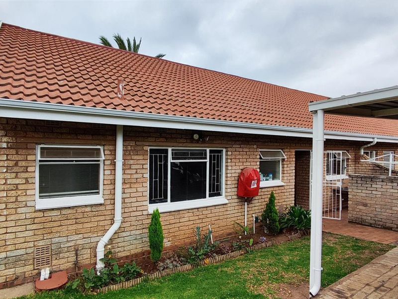 Townhouse For Sale In Kempton Park - Photo 2