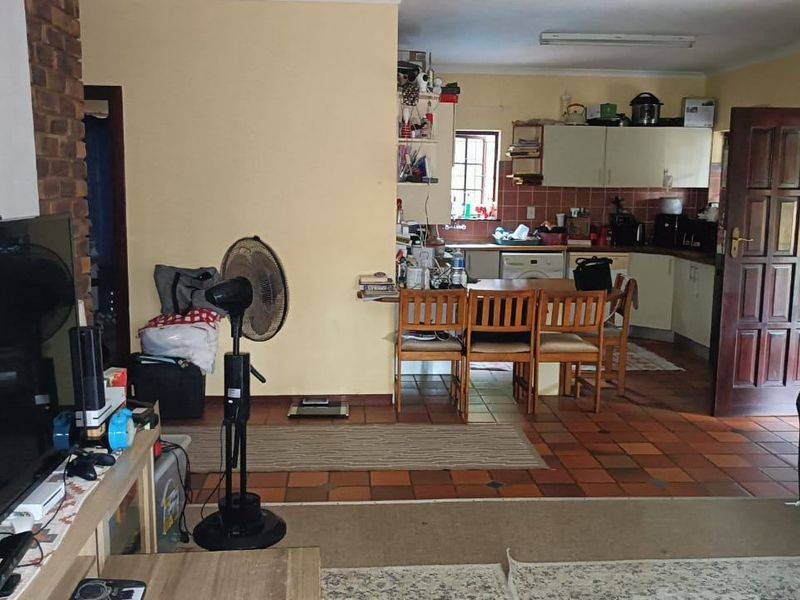 Townhouse For Sale In Margate - Photo 6