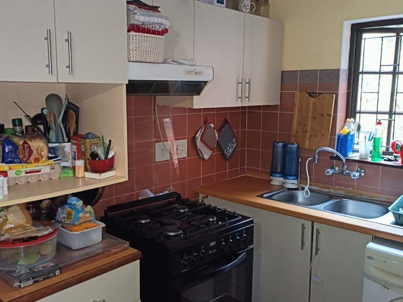 Townhouse For Sale In Margate - Photo 5