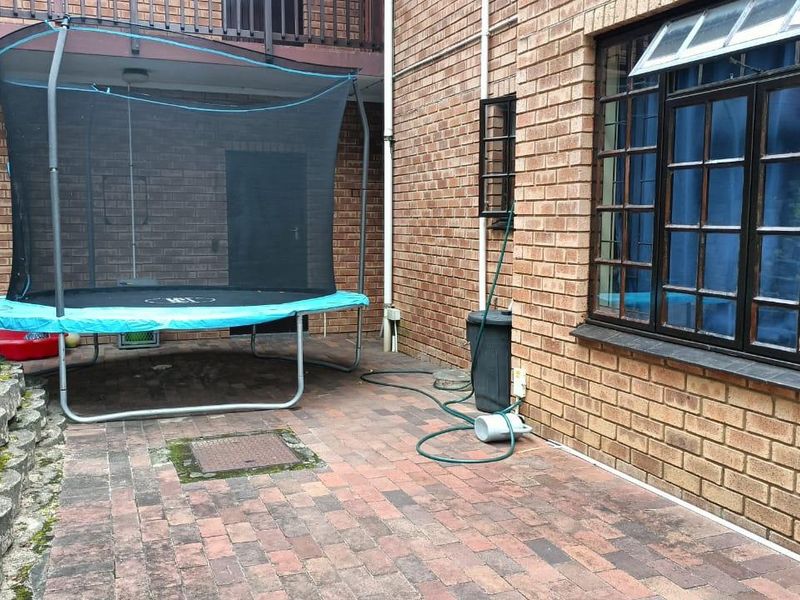 Townhouse For Sale In Margate - Photo 3