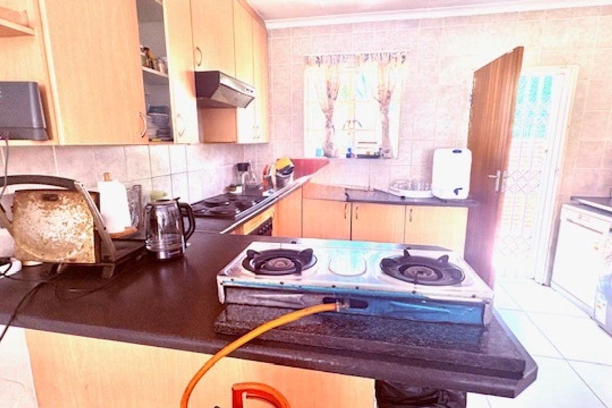 Cluster Pending Sale In Midrand - Photo 4