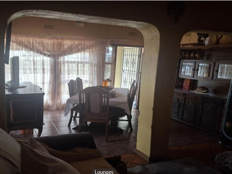 House For Sale In Tembisa - Photo 5