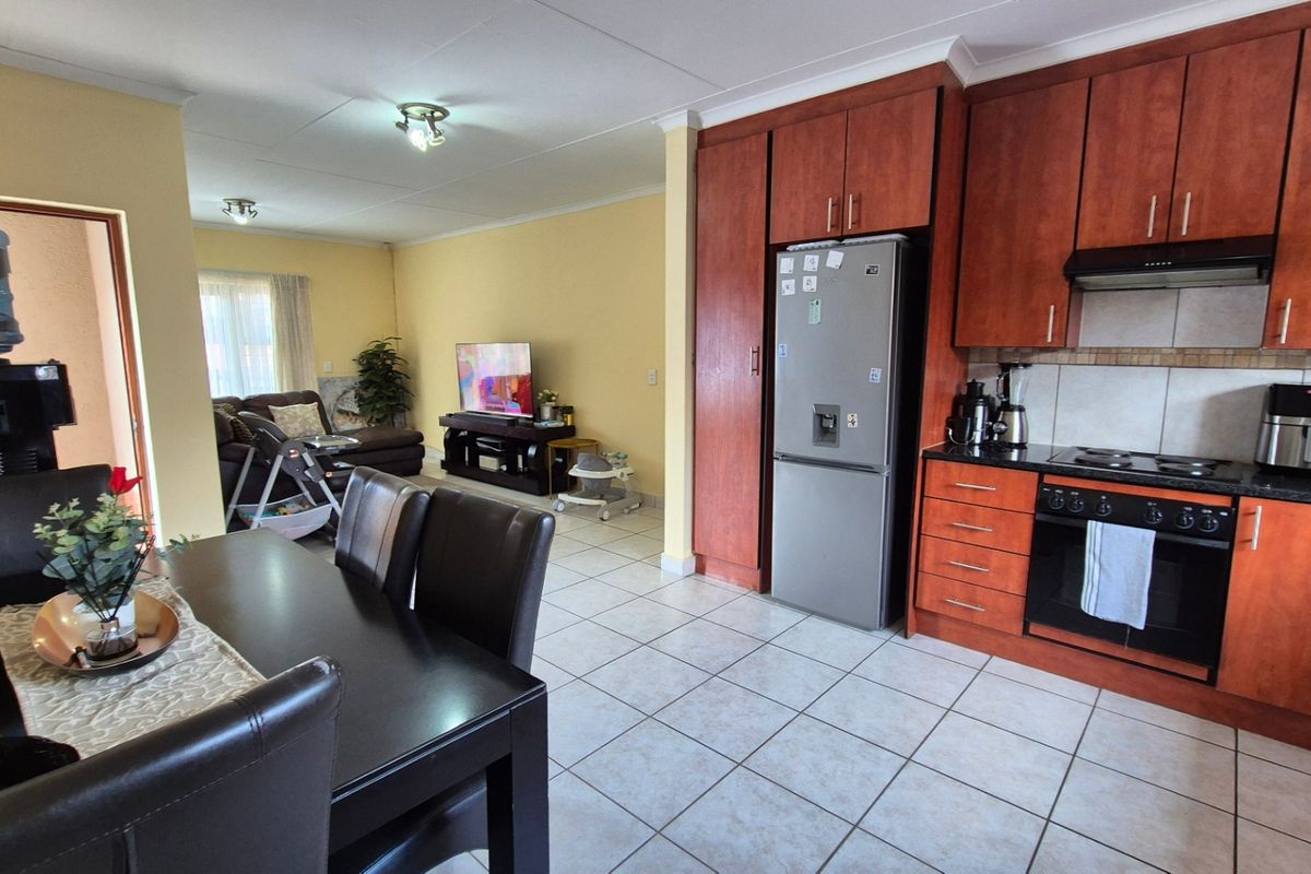 House For Sale In Nelspruit - Photo 2