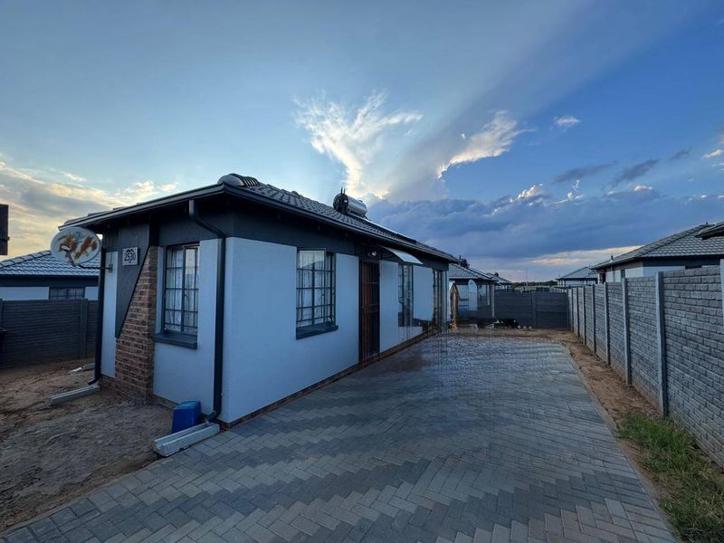 House For Sale In Pretoria - Photo 2