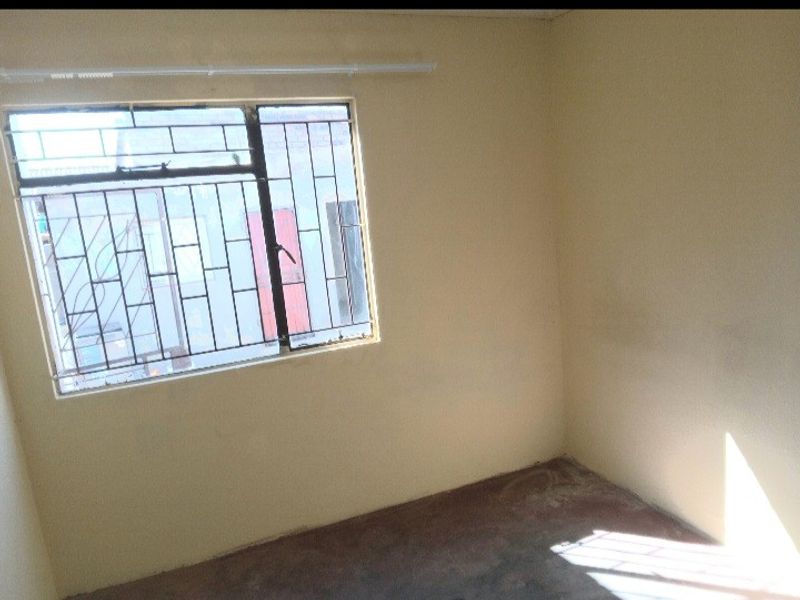 Townhouse For Sale In Tembisa - Photo 9