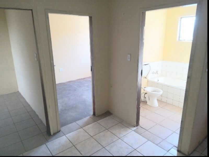 Townhouse For Sale In Tembisa - Photo 8