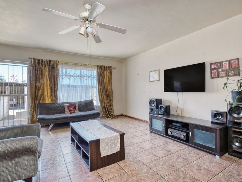 Townhouse Pending Sale In Port Elizabeth - Photo 7