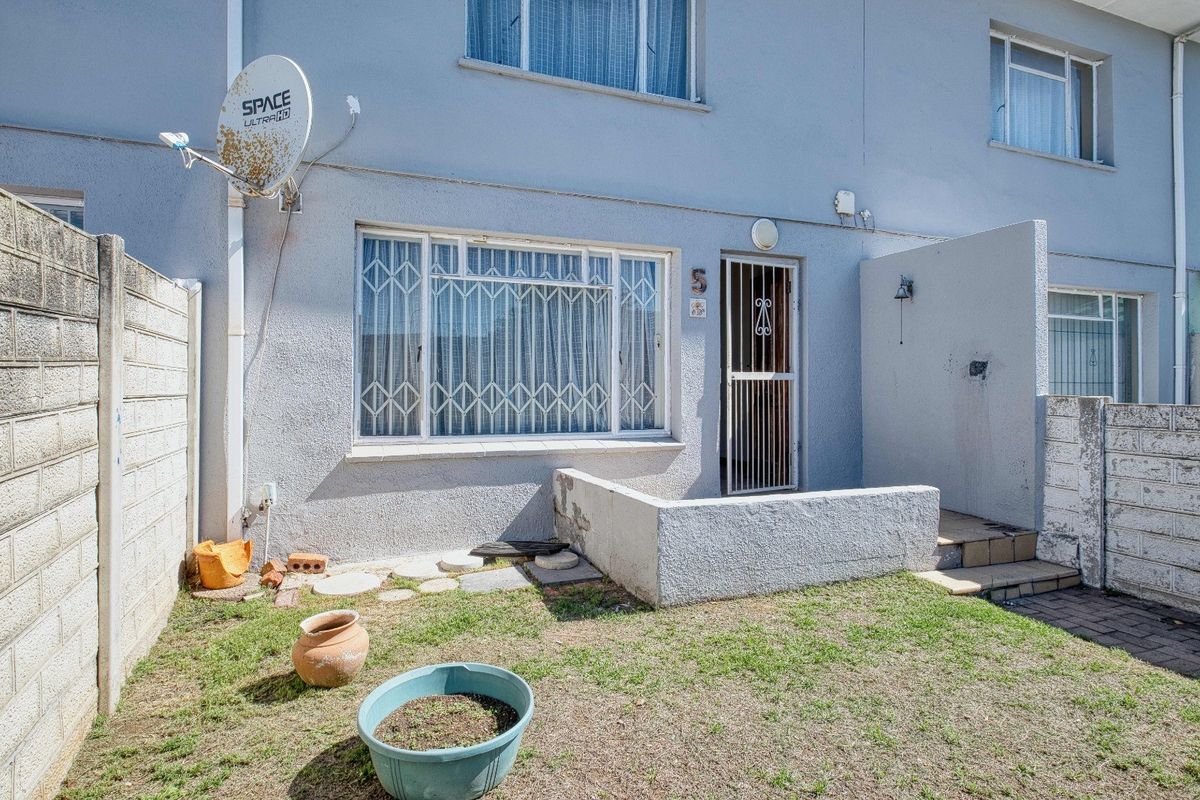 Townhouse Pending Sale In Port Elizabeth - Photo 4