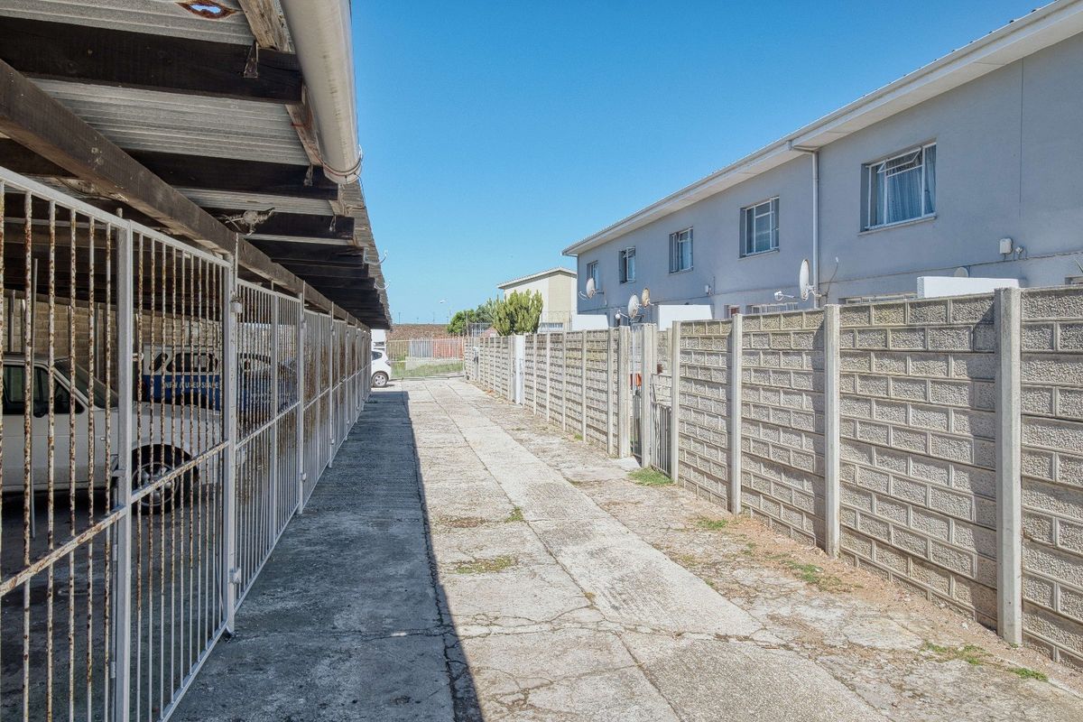 Townhouse Pending Sale In Port Elizabeth - Photo 3