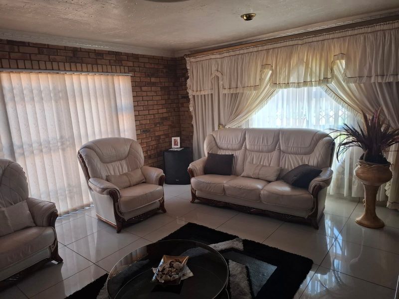 House For Sale In Nigel - Photo 10