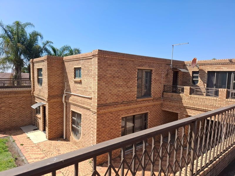 House For Sale In Nigel - Photo 2