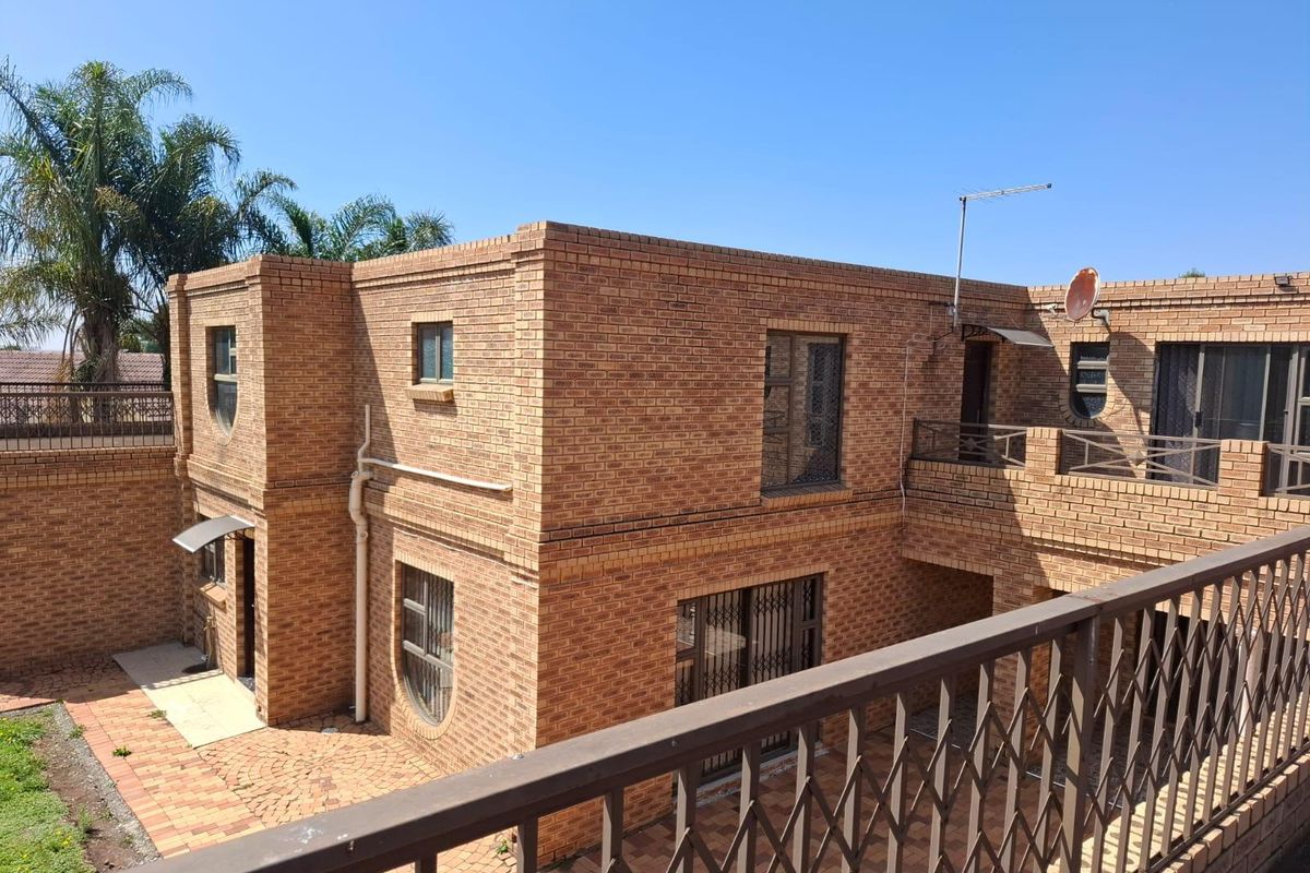 House For Sale In Nigel - Photo 2