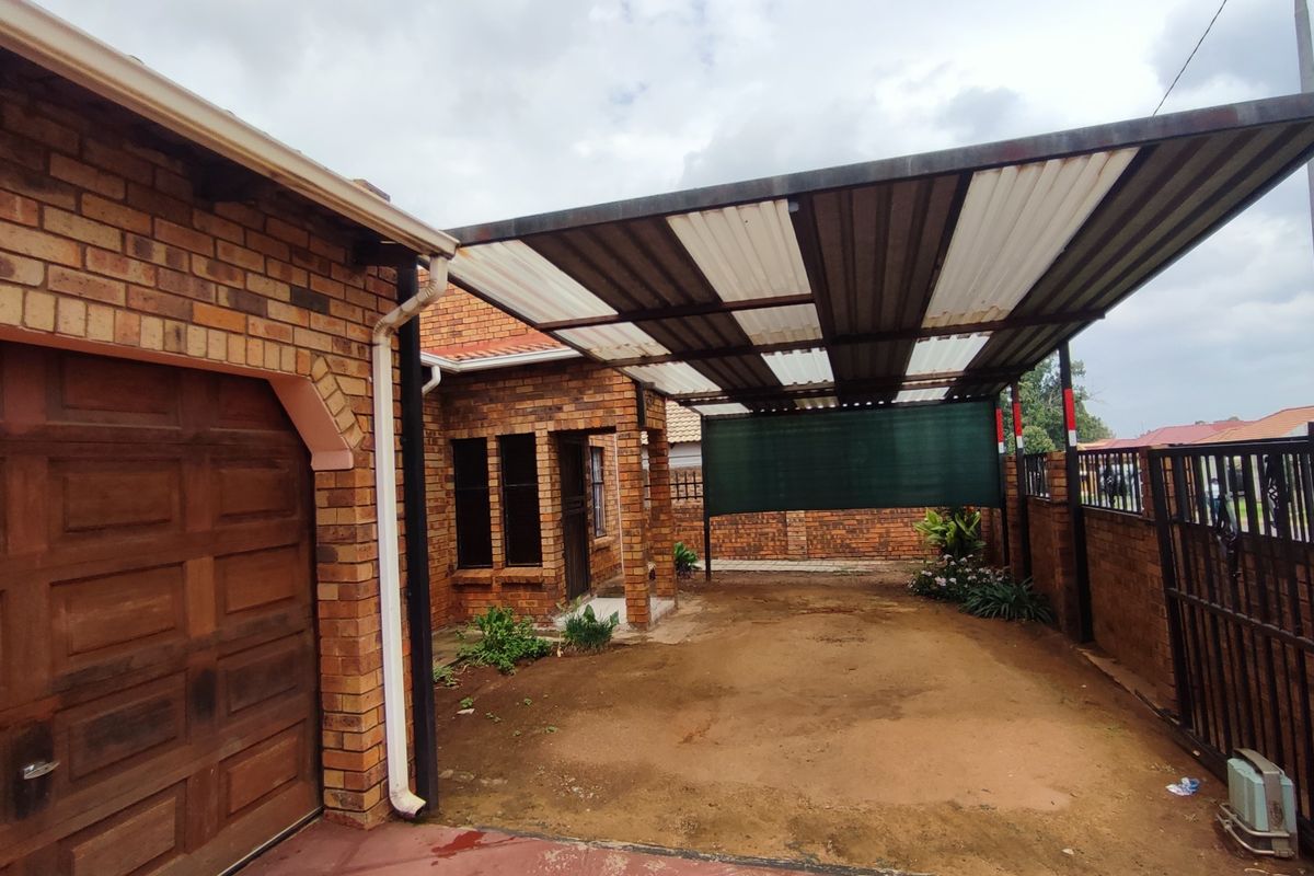 House For Sale In Boksburg - Photo 2