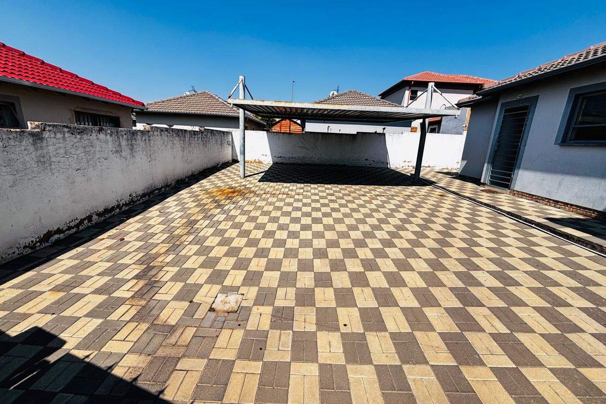House Pending Sale In Midrand - Photo 5