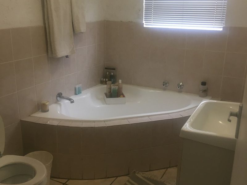 Apartment Rental Monthly In Sandton - Photo 4