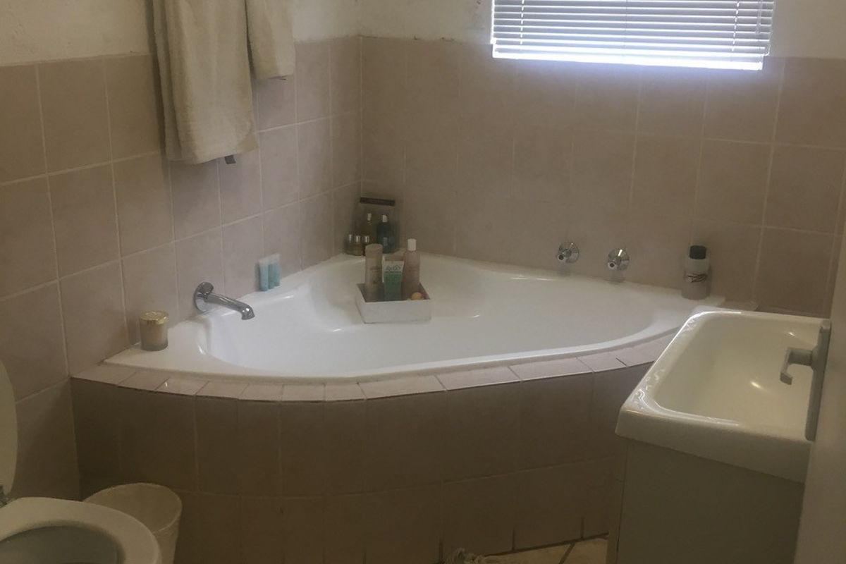 Apartment Rental Monthly In Sandton - Photo 4