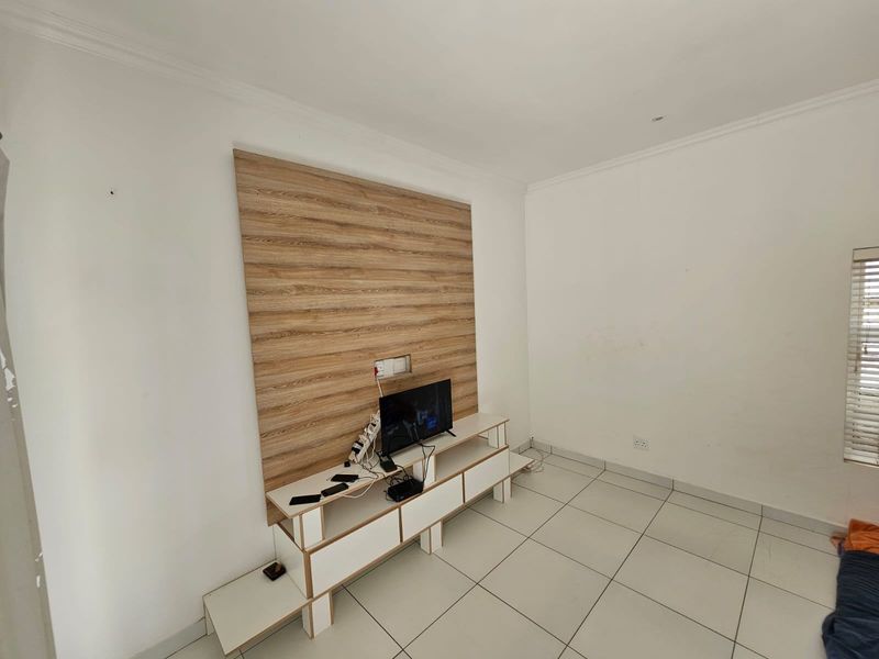 Townhouse For Sale In East London - Photo 7