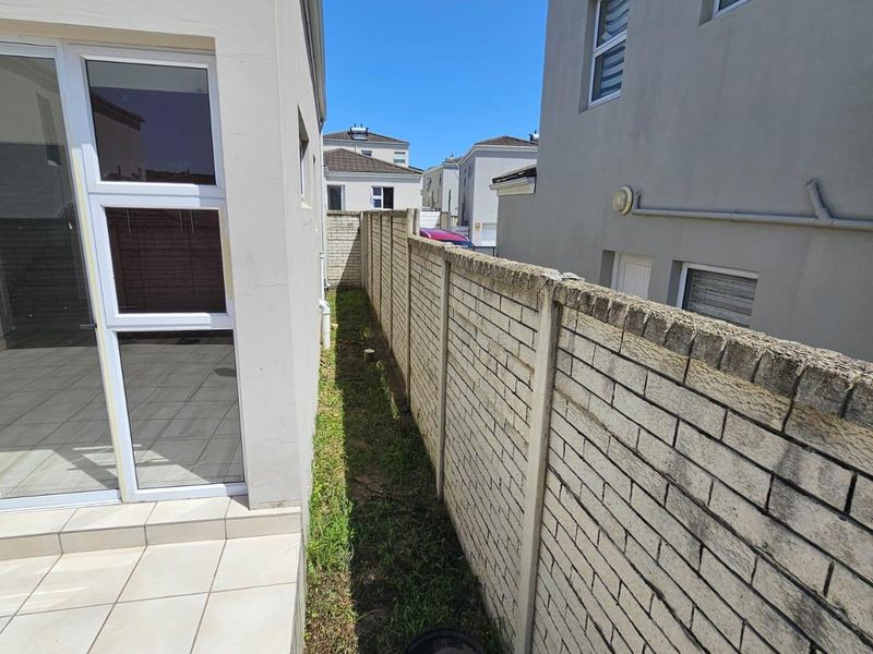 Townhouse For Sale In East London - Photo 6