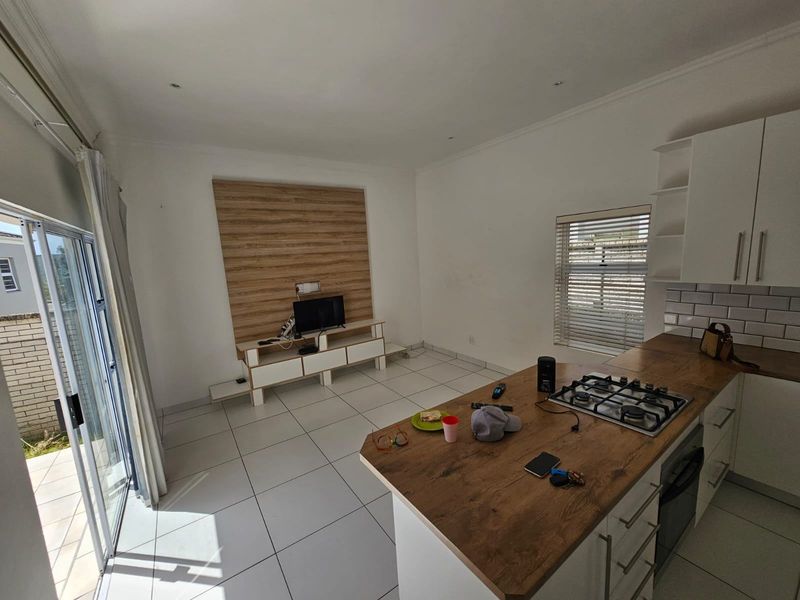 Townhouse For Sale In East London - Photo 10