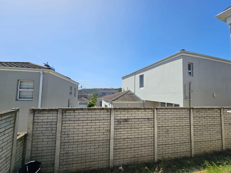 Townhouse For Sale In East London - Photo 9