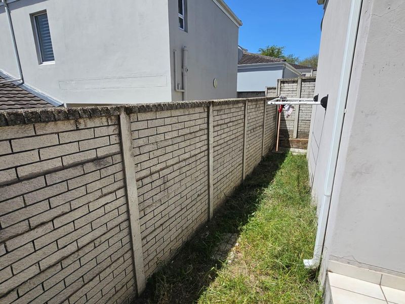 Townhouse For Sale In East London - Photo 8