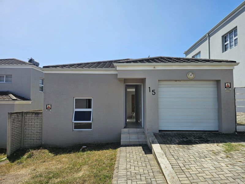 Townhouse For Sale In East London - Photo 2