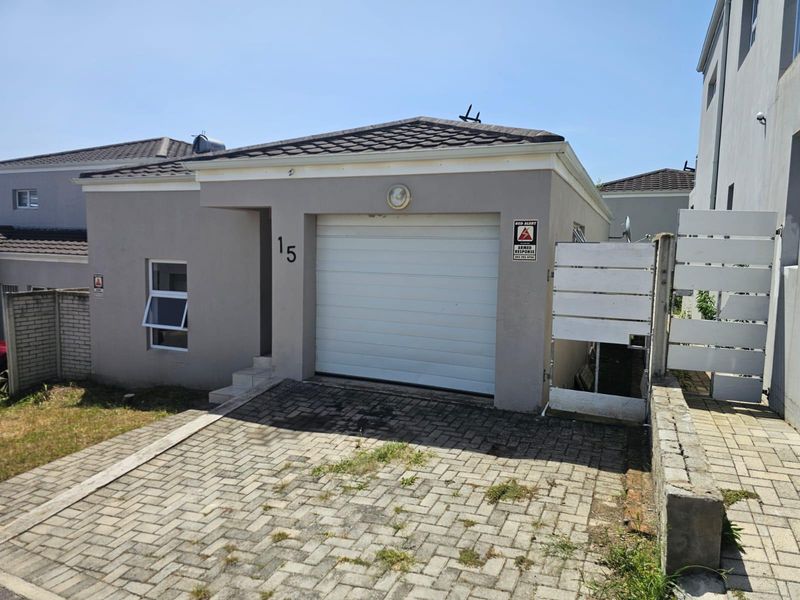 Townhouse For Sale In East London - Photo 1