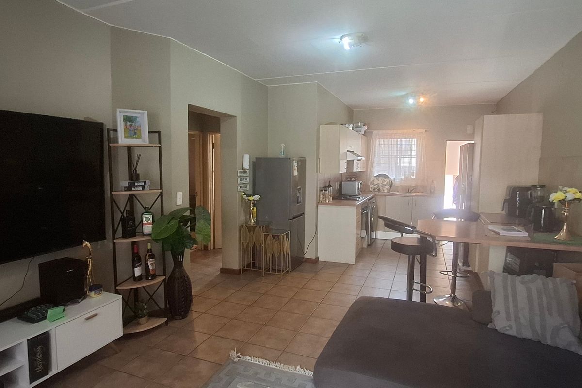 Apartment Rental Monthly In Randburg - Photo 5