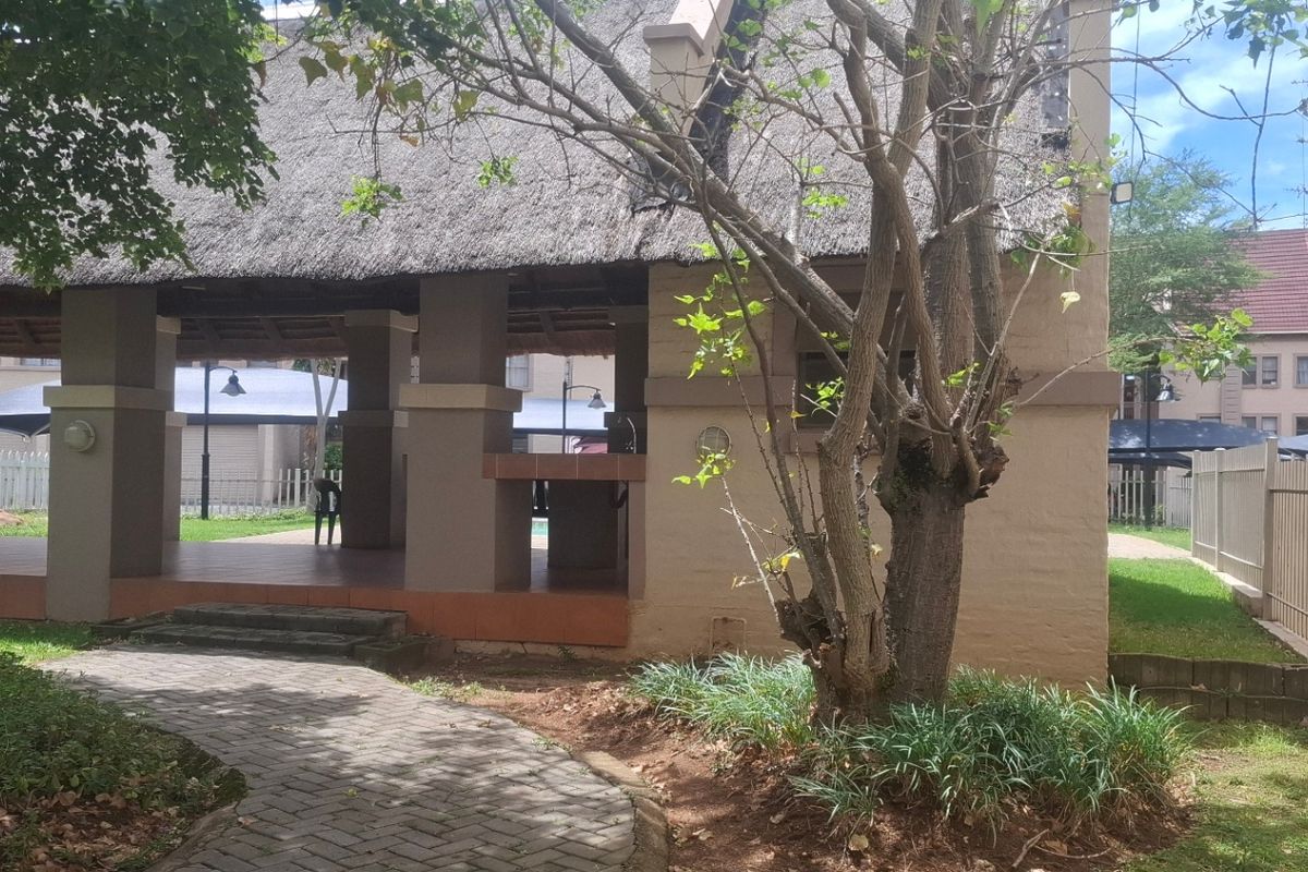 Apartment Rental Monthly In Randburg - Photo 3