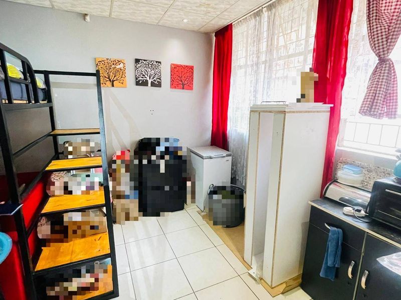 Apartment For Sale In Pretoria - Photo 3