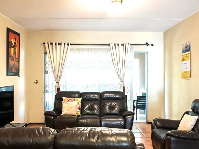 Townhouse For Sale In Midrand - Photo 6