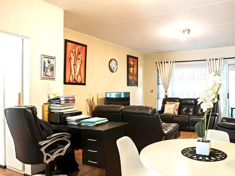 Townhouse For Sale In Midrand - Photo 4